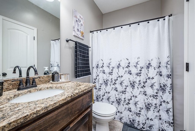 bathroom with toilet, a shower with shower curtain, and vanity