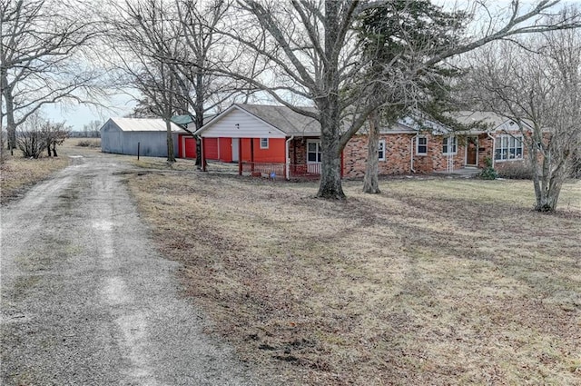 view of front of house featuring driveway