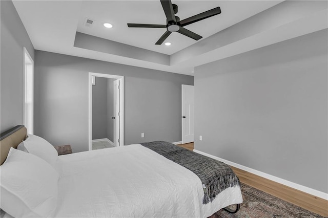 bedroom featuring visible vents, recessed lighting, baseboards, and wood finished floors