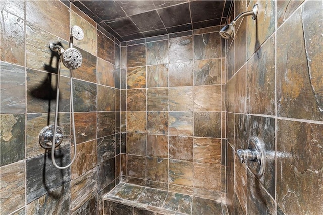 bathroom featuring a tile shower