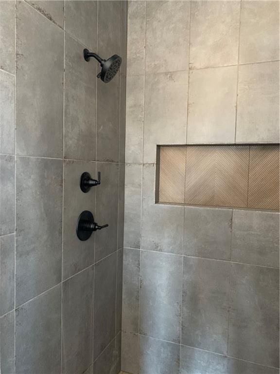 details featuring a tile shower