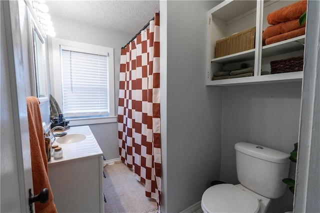 bathroom featuring baseboards, a shower with shower curtain, toilet, a textured ceiling, and vanity