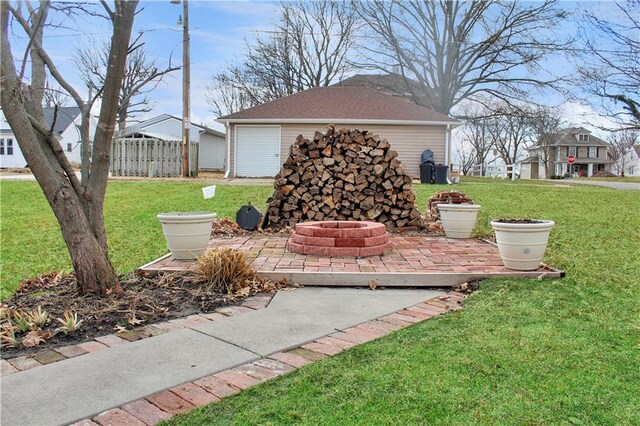 view of yard with fence and an outdoor structure