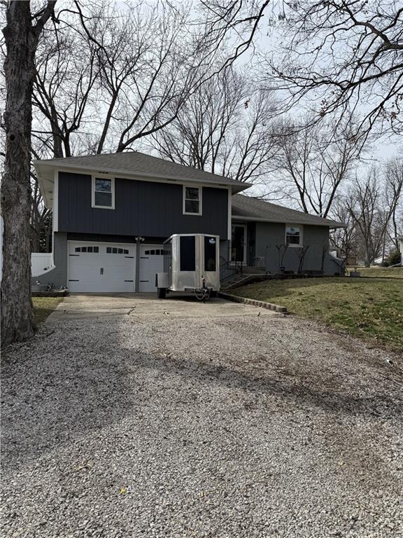 view of front of house with an attached garage and driveway