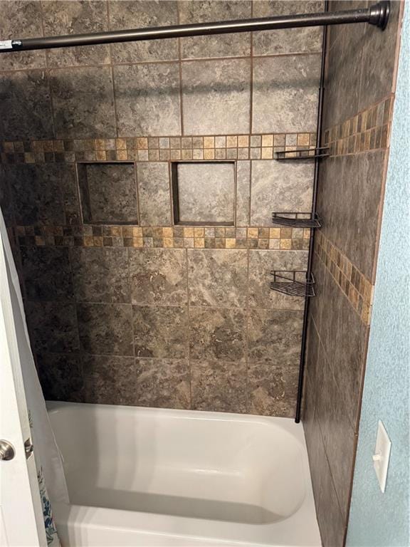 full bathroom featuring shower / tub combo