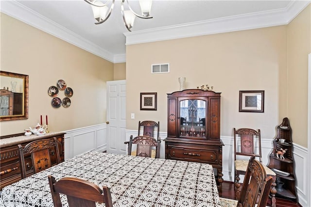 dining room with visible vents, a chandelier, wood finished floors, and wainscoting