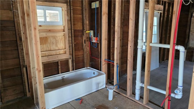 full bathroom featuring a bathing tub