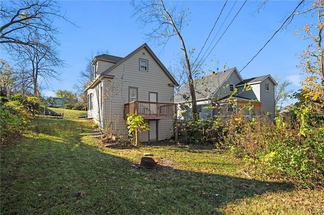 back of house featuring a yard