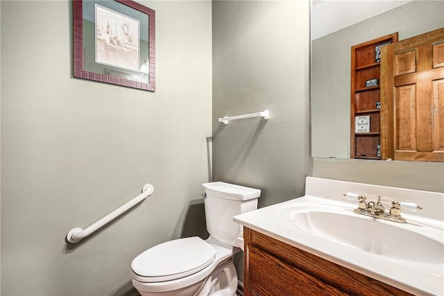 4623 Whispering Oaks Ln, Smithville, MO 64089 - half bathroom featuring toilet and vanity