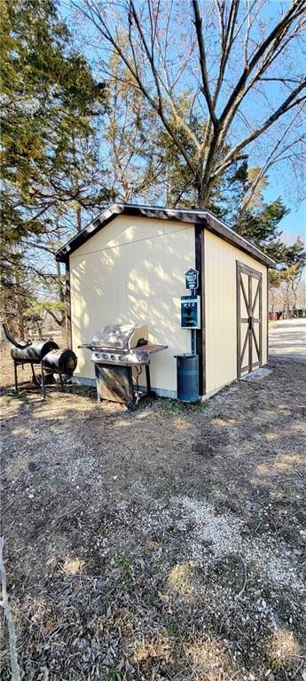 view of outbuilding featuring an outbuilding