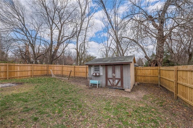 view of yard featuring a fenced backyard, an outdoor structure, and a storage shed