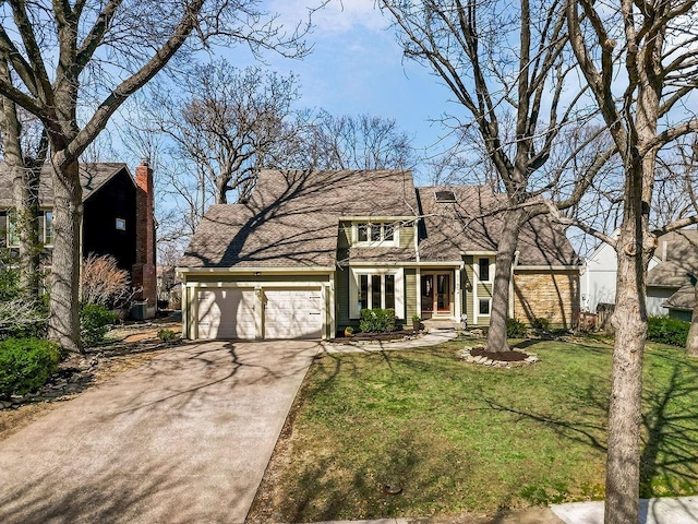 view of front facade featuring an attached garage, driveway, and a front lawn