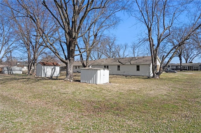 view of yard featuring an outdoor structure and a storage unit