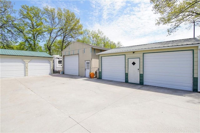 view of detached garage