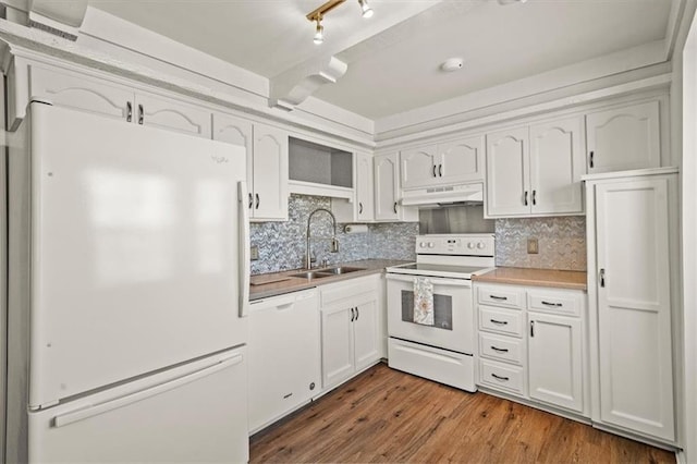 kitchen featuring under cabinet range hood, wood finished floors, white appliances, white cabinetry, and a sink