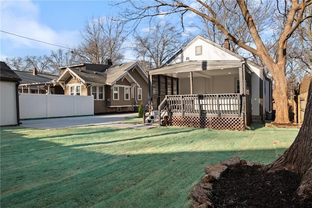 view of yard featuring fence