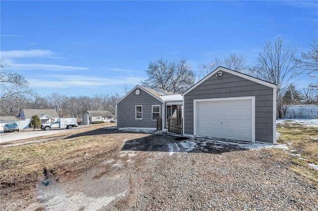 ranch-style home featuring driveway