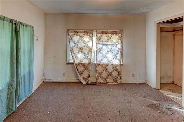 unfurnished room featuring a healthy amount of sunlight