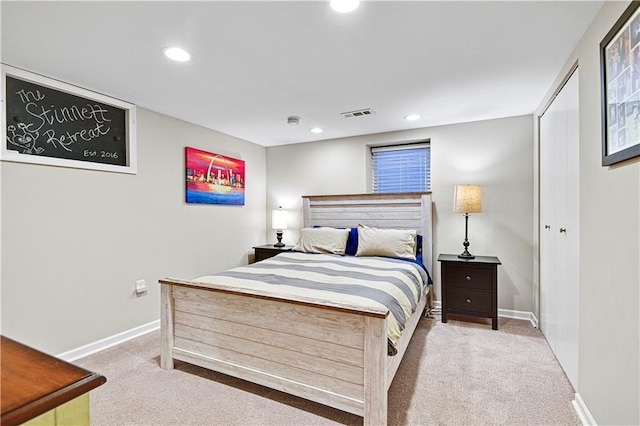 bedroom with recessed lighting, visible vents, carpet flooring, and baseboards