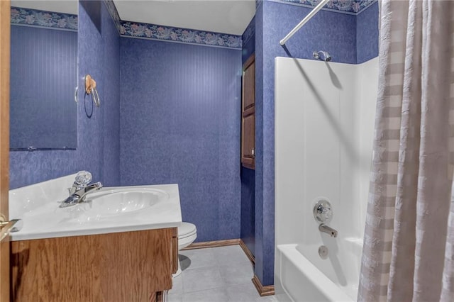 bathroom featuring baseboards, toilet, tile patterned floors, shower / bath combination with curtain, and vanity