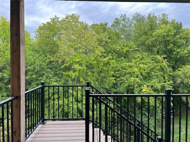 17147 S Heatherwood St, Olathe, KS 66062 - balcony with a wooded view