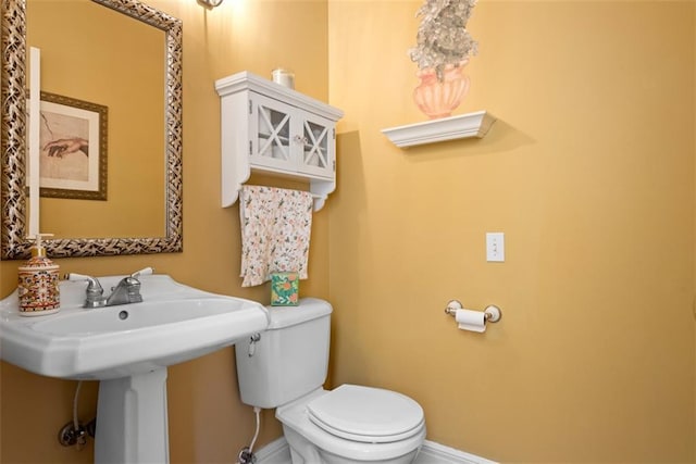 15498 Cedar Ln, Basehor, KS 66007 - half bathroom featuring baseboards