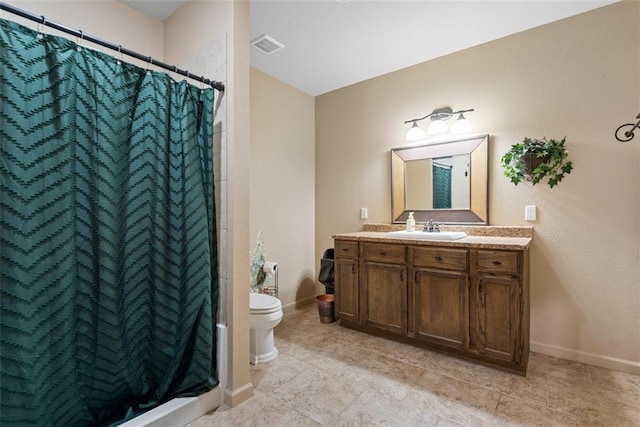 15498 Cedar Ln, Basehor, KS 66007 - bathroom with vanity and curtained shower