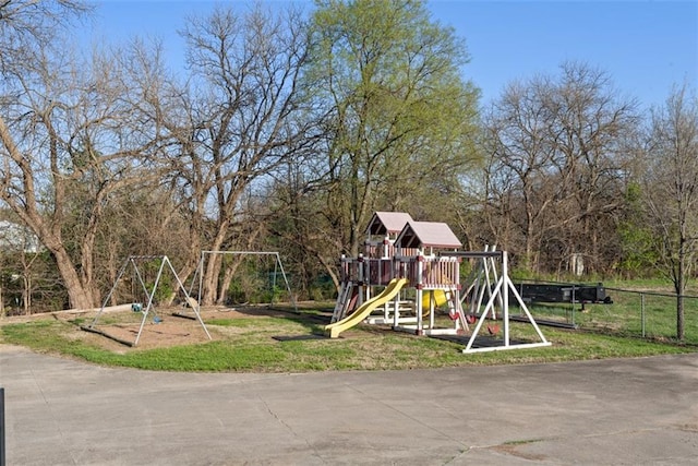 15498 Cedar Ln, Basehor, KS 66007 - view of playground