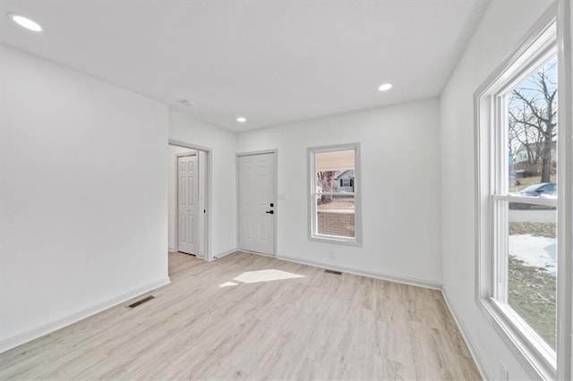 unfurnished room featuring visible vents, recessed lighting, baseboards, and light wood-style floors