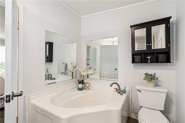 1310 Lawrence Ave, Kansas City, KS 66103 - bathroom featuring crown molding and toilet