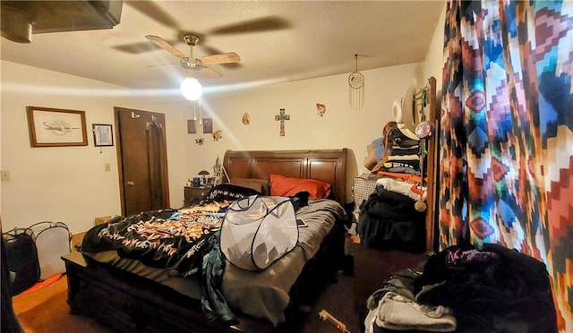 bedroom featuring a ceiling fan