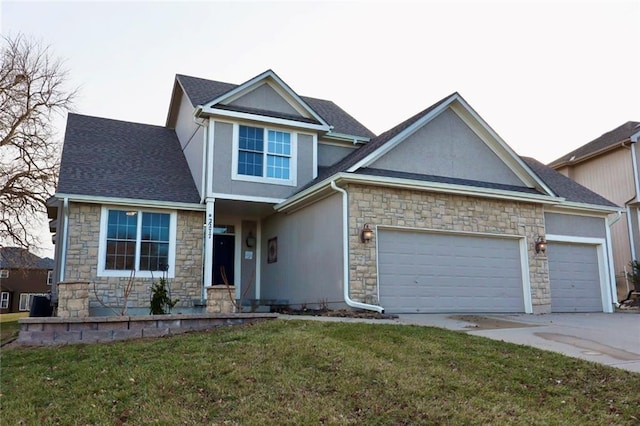 view of front facade with stucco siding, an attached garage, driveway, and a front lawn