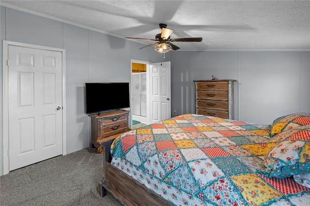 carpeted bedroom with a textured ceiling, a ceiling fan, and a decorative wall