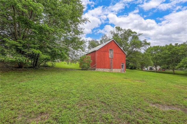 5200 NW Valley View Rd, Blue Springs, MO 64015 - view of green lawn with an outdoor structure