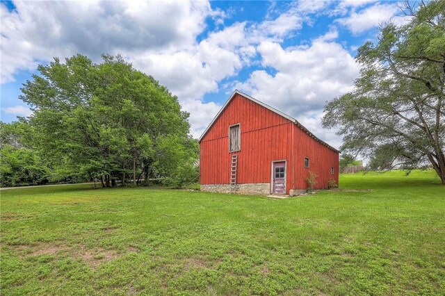 5200 NW Valley View Rd, Blue Springs, MO 64015 - view of barn with a yard