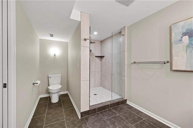 bathroom featuring visible vents, baseboards, toilet, a tile shower, and tile patterned floors