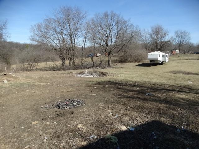 view of yard featuring a rural view