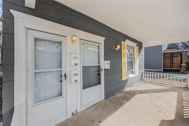 entrance to property featuring covered porch