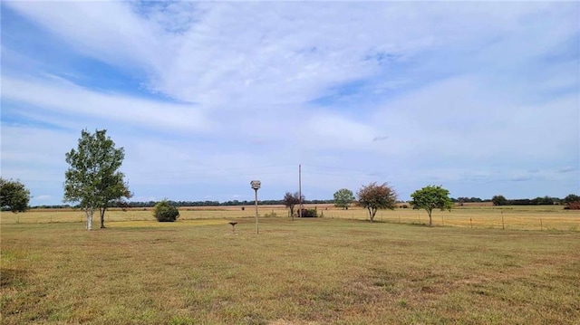 view of yard featuring a rural view