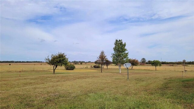 view of yard featuring a rural view