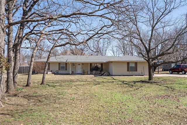 single story home featuring a front lawn
