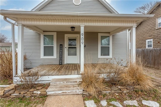 view of front of house with covered porch and fence