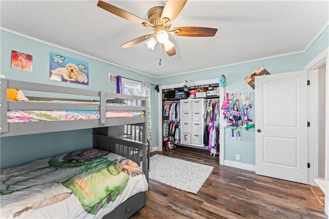 bedroom featuring ceiling fan, crown molding, wood finished floors, and a textured ceiling