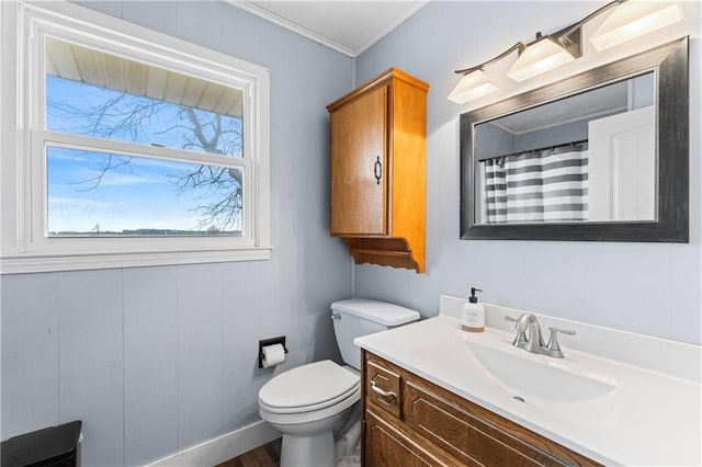 bathroom with a shower with curtain, toilet, vanity, and crown molding