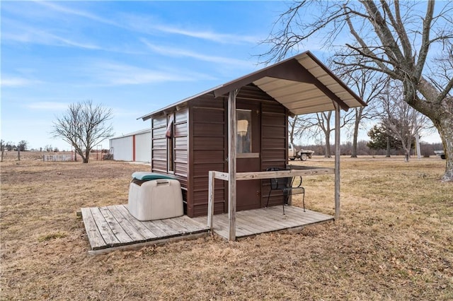 view of outdoor structure with an outdoor structure