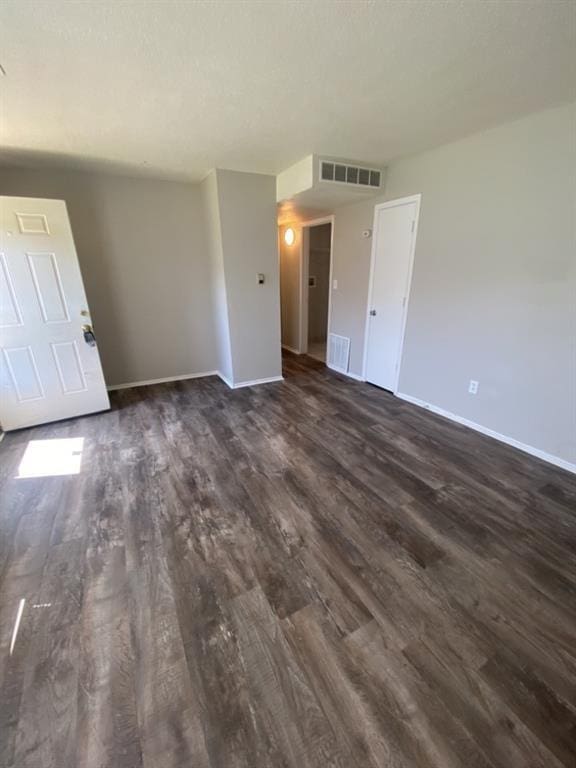 18822 E Wigwam Dr, Independence, MO 64056 - interior space featuring visible vents, baseboards, and dark wood-style flooring