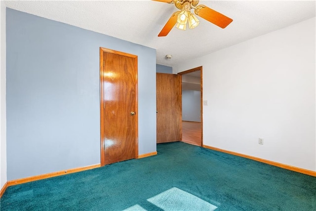 unfurnished bedroom with a ceiling fan, carpet, baseboards, and a textured ceiling