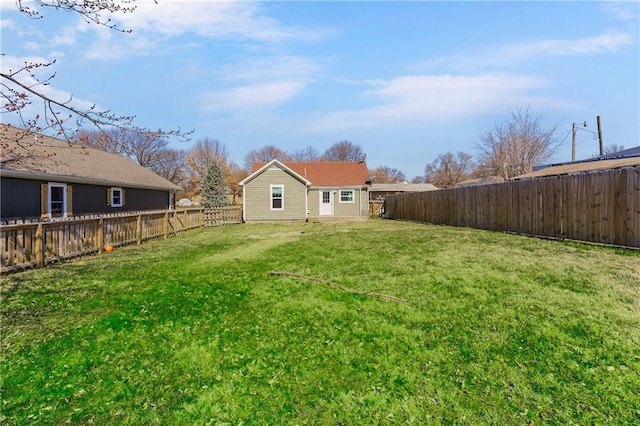 view of yard featuring a fenced backyard