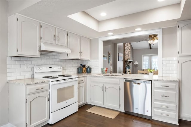 kitchen with under cabinet range hood, white electric range, a sink, dark wood finished floors, and dishwasher