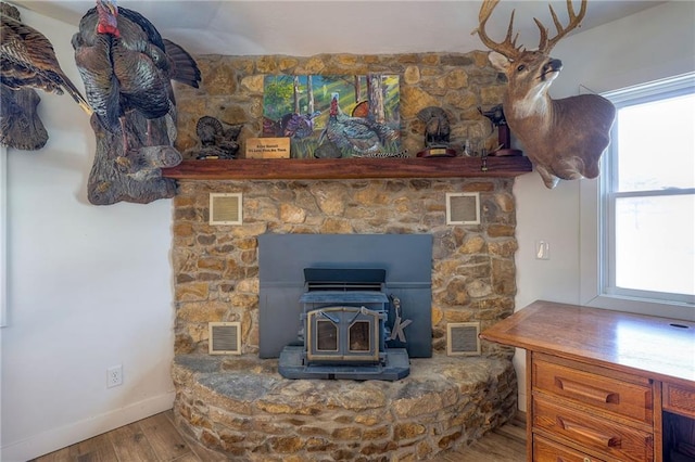350 NW 71p Rd, Clinton, MO 64735 - room details with baseboards, visible vents, wood finished floors, and a wood stove